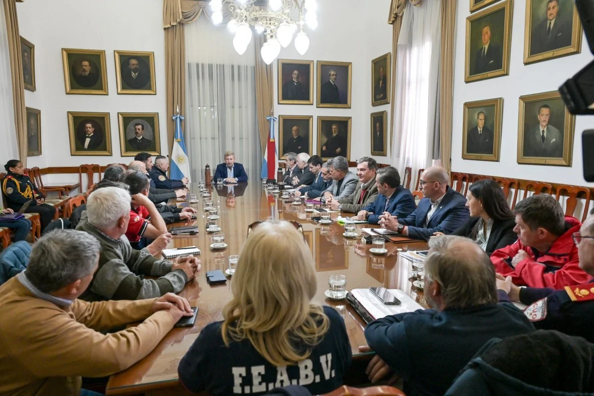 Gobierno y Bomberos Voluntarios acordaron una agenda para fortalecer el sistema de emergencias