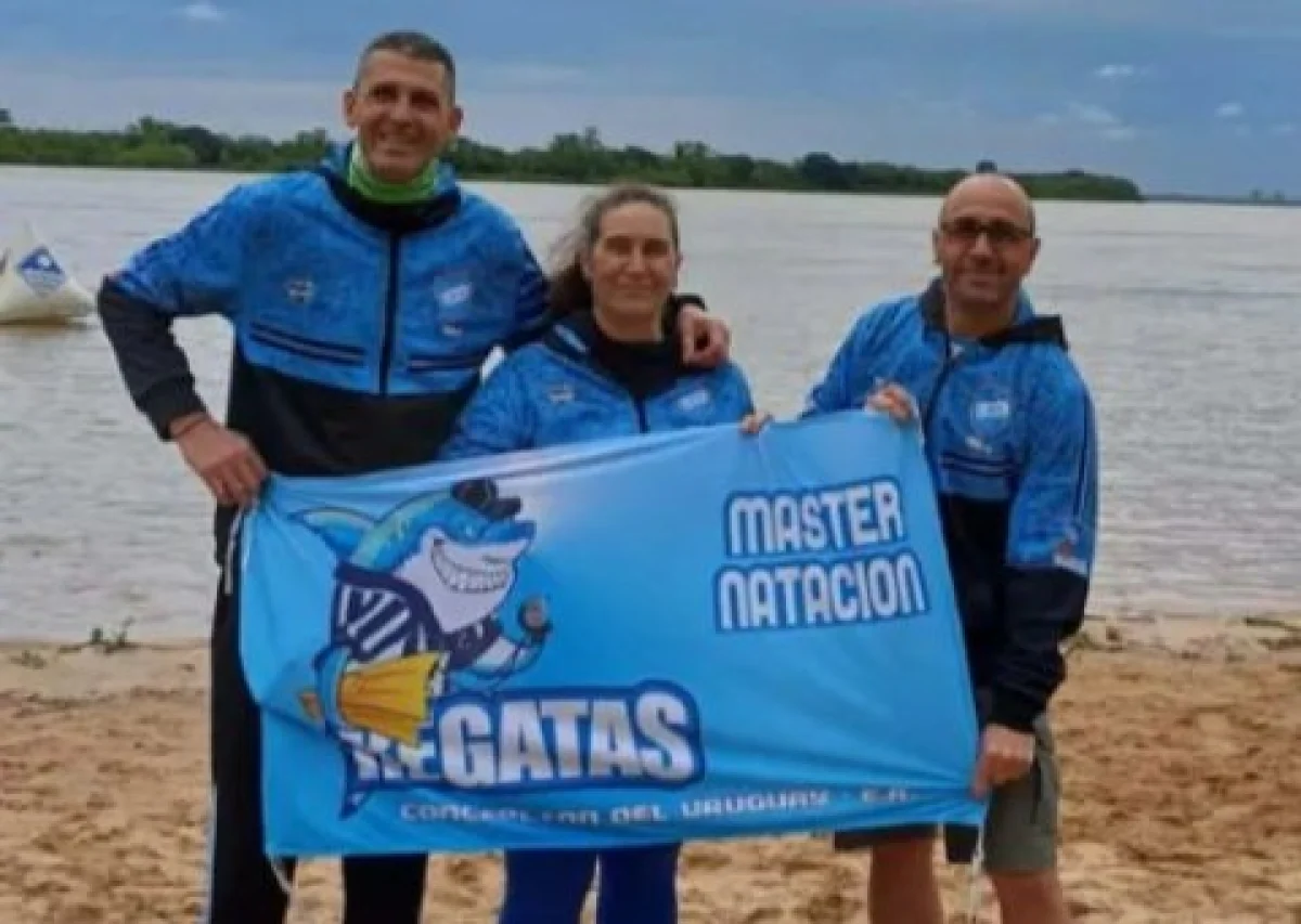Destacada actuación de nadadores del Club Regatas en la exigente Travesía de Aguas Frías en Paraná