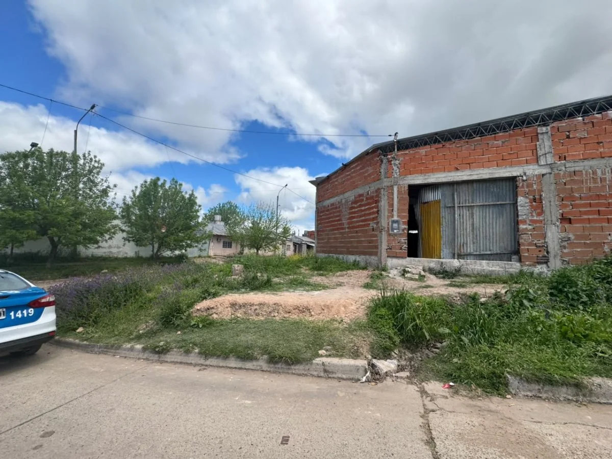 Investigan el fallecimiento de una mujer en una construccion de la zona oeste de la ciudad