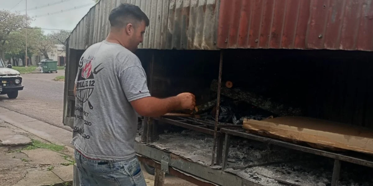 La parrilla El 12 apela a la solidaridad vecinal para vender la producción La parrilla El 12 apela a la solidaridad vecinal para vender la producción